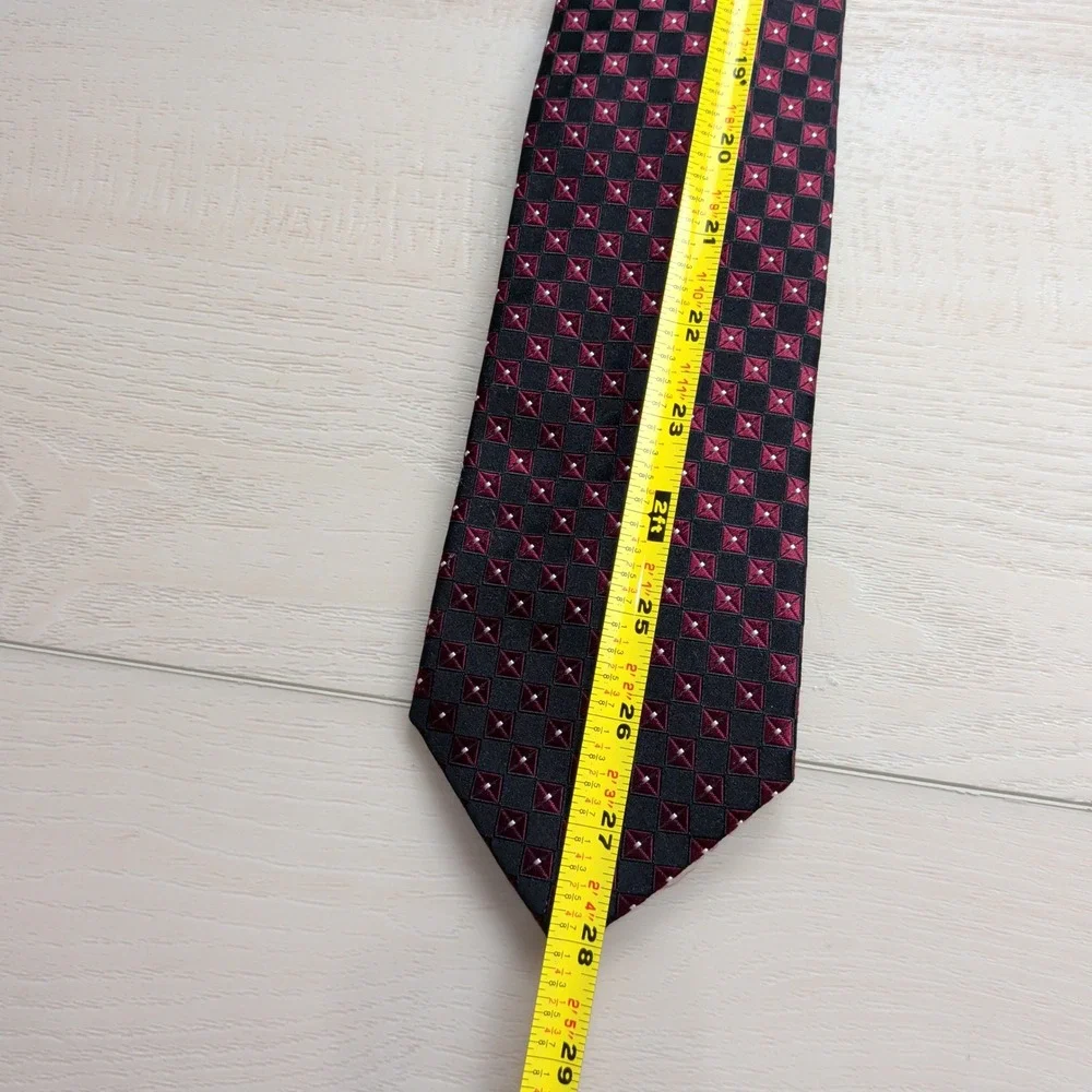 Donald J Trump Signature Collection Silk Tie Black Red Geometric Hand Made